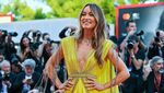 Olivia Wilde Jalan Sendiri di Karpet Merah Tanpa Harry Styles