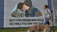  Mural ini merupakan karya seniman yang tergabung dalam Gdask Academy of Fine Arts.