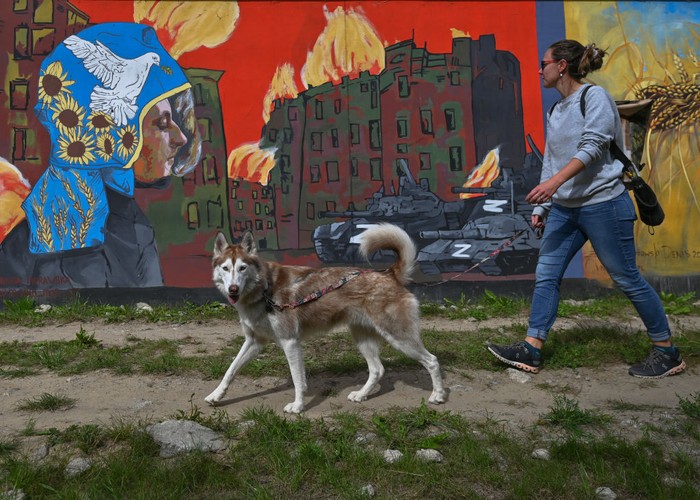 1242971324 A cyclist passes by a pro-Ukrainian mural entitled 'No More Time' created by Polish artist TUSE (Piotr TUSE Jaworski).
More than 25 anti-war and pro-Ukrainian murals were painted on the wall at the Gdask Jasie train station as part of the project 'In solidarity with Ukraine' initiated by the PKM (Pomeranian Metropolitan Railway) and the Gdask Academy of Fine Arts. Most of the authors are students of the Academy of Fine Arts.
Last weekend, another 10 new murals were created, all related to the Russia-Ukraine conflict in 2022.
On Monday, September 05, 2022, in Gdansk, Pomeranian Voivodeship, Poland. (Photo by Artur Widak/NurPhoto via Getty Images)