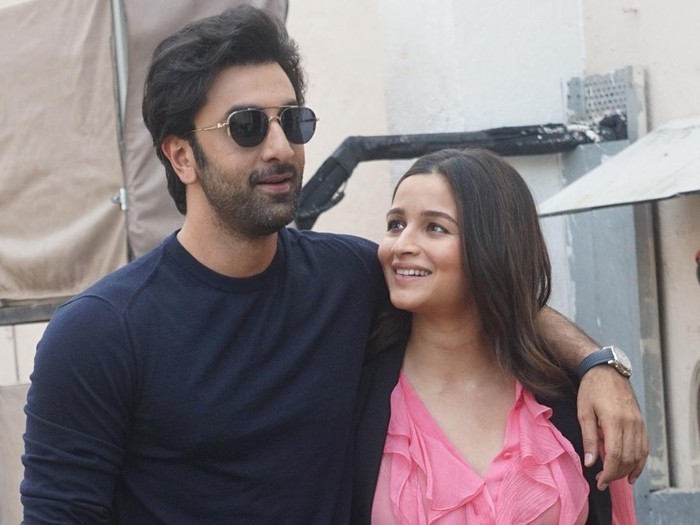 MUMBAI, INDIA - AUGUST 26 : Ranbir Kapoor and Alia Bhatt attend the Brahmstra Part One: Shiva film Photocall on August 26, 2022 in Mumbai, India (Photo by Prodip Guha/Getty Images)