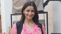 Meski dengan minim makeup, Alia Bhatt tetap memikat! (Foto: Prodip Guha/Getty Images)  