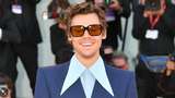 Harry Styles Bikin Heboh, Cium Pria di Venice Film Festival 2022