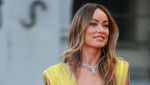 Olivia Wilde Jalan Sendiri di Karpet Merah Tanpa Harry Styles