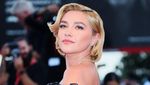 Florence Pugh Anggun dengan Gaun Gemerlap-Transparan