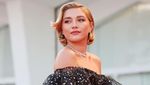 Florence Pugh Anggun dengan Gaun Gemerlap-Transparan