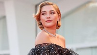 Dalam momen tersebut, sang bintang Black Widow mengenakan gaun transpanjang panjang tergerai hingga lantai. (Foto: WireImage/Stefania DAlessandro)