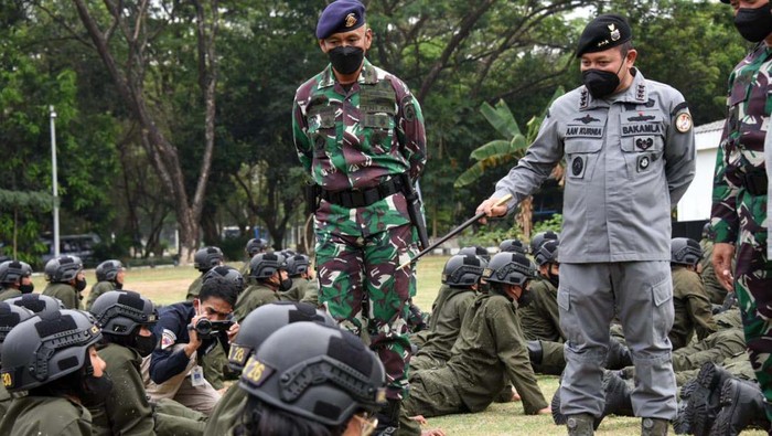 Kepala Bakamla RI Laksdya TNI Dr. Aan Kurnia membuka Coast Guard Basic Training (CGBT). Sebanyak 290 orang mengikuti pendidikan lanjutan bagi CPNS Bakamla ini.