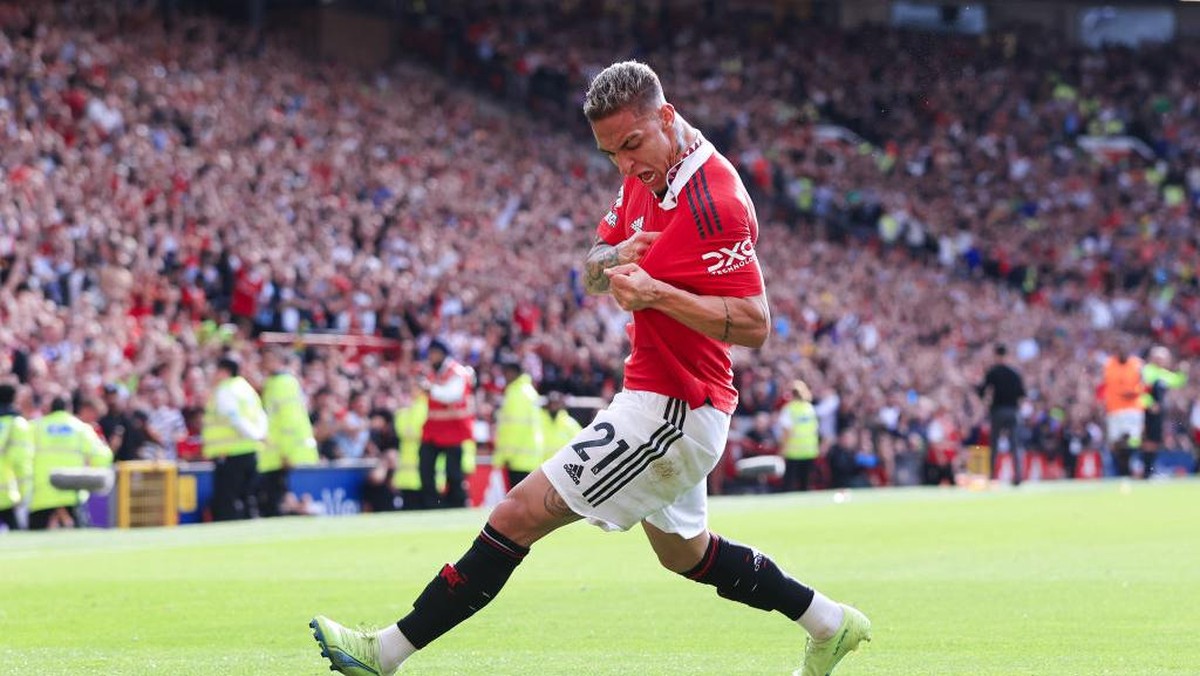 Antony merinding main di Old Trafford (Offside via Getty Images/Simon Stacpoole/Offside)