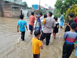 Sungai Meluap, Puluhan Hektare Sawah-Rumah Terendam di Cianjur