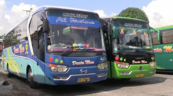 Beberapa bus AKAP di Terminal Mandalika, Kota Mataram, Selasa (6/9/2022).