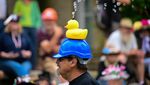 Beragam Topi Unik Meriahkan Festival di Inggris