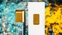 Bukan air mineral sembarangan, Gold Water yang satu ini airnya diambil dari kedalaman 5.000 meter di bawah permukaan laut. Bagian tutupnya bahkan dilapisi emas yang berharga fantastis. Foto: Svalbardi