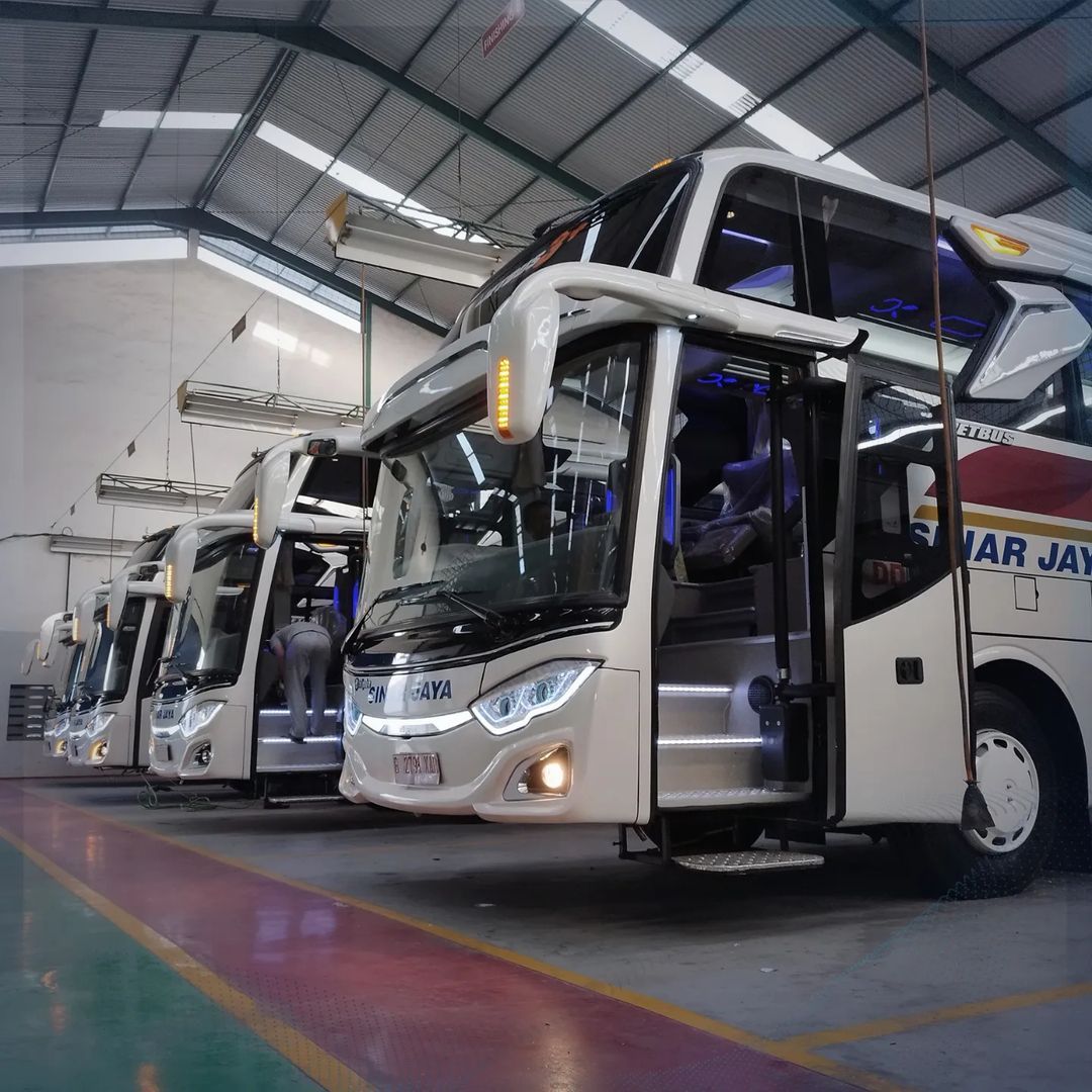 Bus baru PO Sinar Jaya garapan karoseri Adiputro