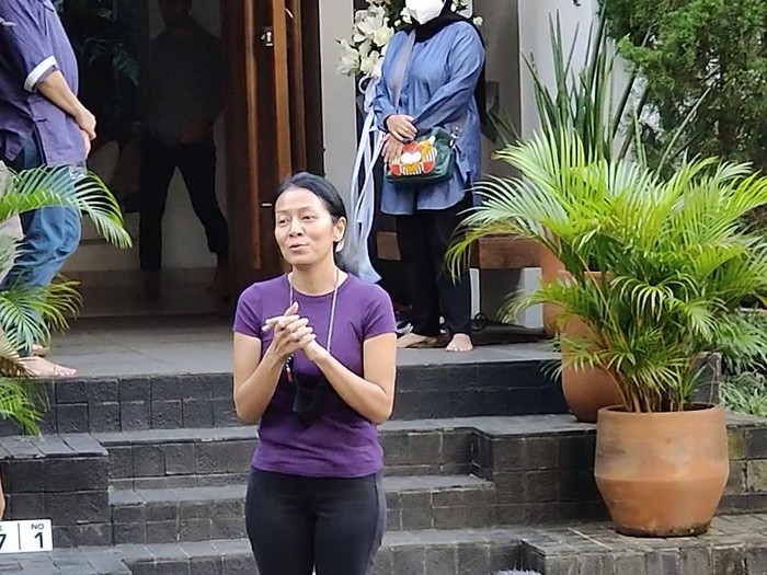 Suami Dee Lestari, Reza Gunawan, meninggal dunia.