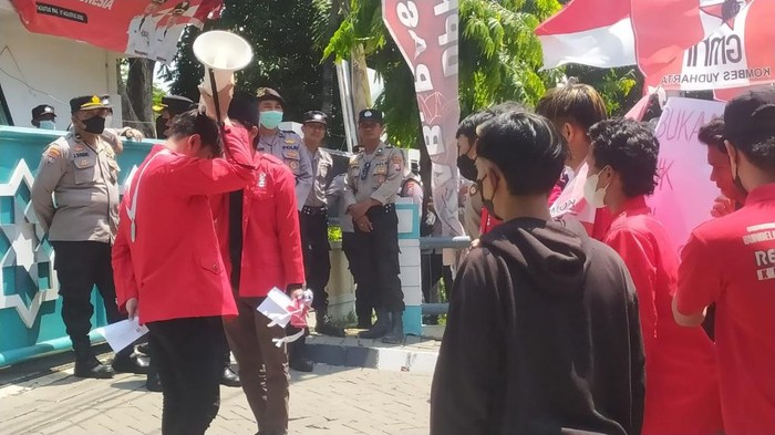 demo mahasiswa pasuruan menolak kenaikan bbm