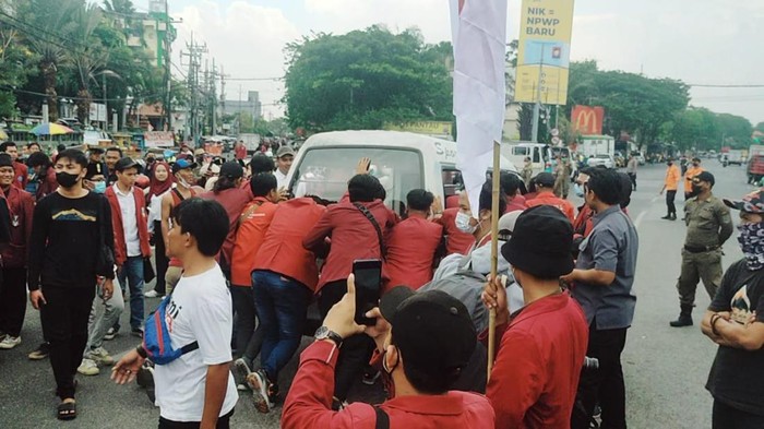 demo mahasiswa surabaya
