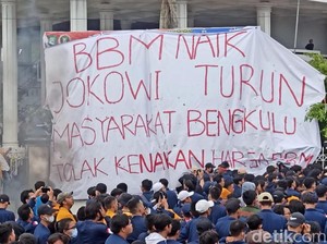 Penolakan Kenaikan BBM: Aksi Demo-PKS Walk Out di Sidang Paripurna