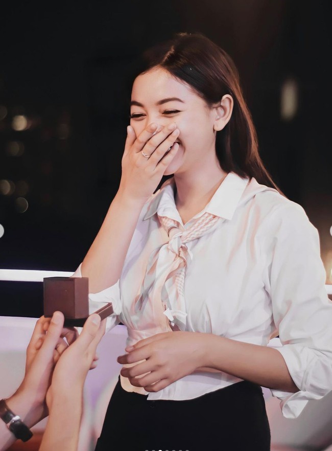 Hubungan asmara Glenca Chysara dan Rendi sendiri bermula ketika keduanya sama-sama membintangi sinetron Ikatan Cinta. Berawal dari cinlok kini Glenca dan Rendy siap untuk membawa hubungannya ke arah yang lebih serius. Foto: Instagram/@glencachysaraofficial