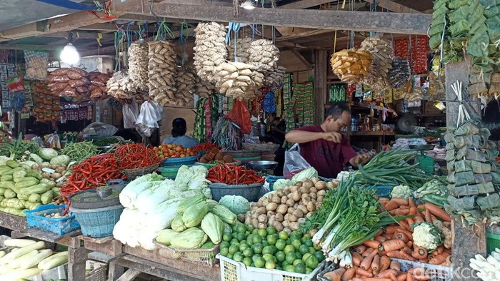 Harga bahan pokok di pasar Pabaeng-baeng naik.