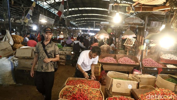 Harga BBM Naik, Bagaimana Harga Pangan? Kenaikan harga BBM biasanya diikuti oleh kenaikan harga pangan. Begini kondisi di Pasar Induk Kramat Jati, Jakarta.