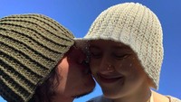 Sejak divonis memiliki penyakit leukimia, perempuan yang memiliki nama Sara Holmes rajin membagikan kisahnya kepada penggemarnya.  Foto: Instagram