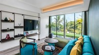 Untuk tipe kamar Top Gun room, ada ruang tamu dengan pemandangan hijau. (Mamaka by Ovolo/Istimewa)