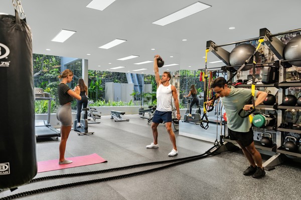 Fasilitas gym dan olahraga tak lepas kegiatan hotel. Tiap paginya ada kelas yoga, muai thai dan lainnya yang dijadwal bergantian untuk menyegarkan hari para tamu hotel. (Mamaka by Ovolo/Istimewa) Fasilitas gym dan olahraga tak lepas kegiatan hotel. Tiap paginya ada kelas yoga, muai thai dan lainnya yang dijadwal bergantian untuk menyegarkan hari para tamu hotel. (Mamaka by Ovolo/Istimewa)