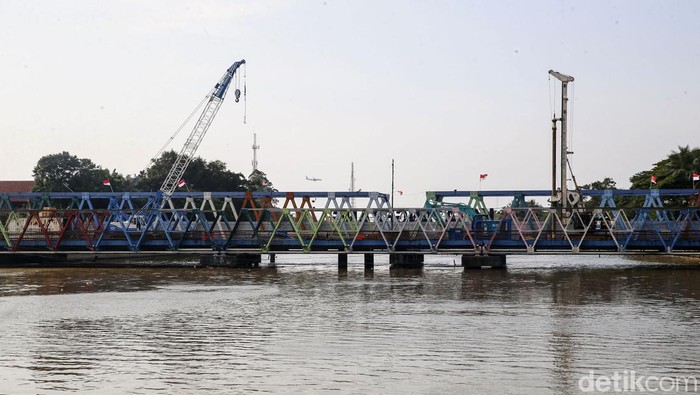 Jembatan Cisadane Diperbaiki Kementerian PUPR melakukan perbaikan Jembatan Cisadane, Kota Tangerang, Banten. Perbaikan akan berlangsung selama setahun.