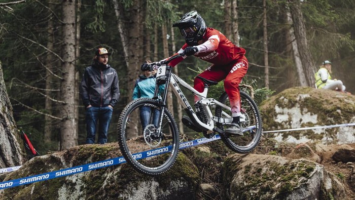 Take a look at the best content that landed this past week, from the world of Red Bull. // Loris Vergier performs at UCI DH World Cup in Val di Sole, Italy on September 03, 2022 // Bartek Wolinski / Red Bull Content Pool