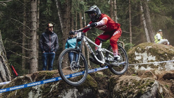Jepretan Memukau Olahraga Ekstrim Bulan Ini Take a look at the best content that landed this past week, from the world of Red Bull. // Loris Vergier performs at UCI DH World Cup in Val di Sole, Italy on September 03, 2022 // Bartek Wolinski / Red Bull Content Pool