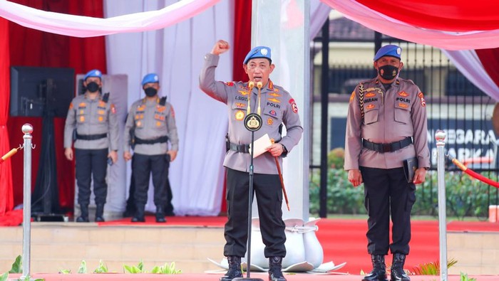 Kapolri Jenderal Listyo Sigit melepas pasukan perdamaian Kontingen Garuda Bhayangkara Satgas FPU 4 Minusca