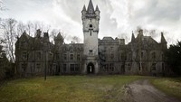 Kalau ini kastil di Belgia. Cukup mirip dengan yang ada di film kartun bukan? Foto: Boredpanda/Jahz Design