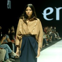 Fashion show koleksi terbaru Eridani bertema Sri Daya di JF3 Fashion Festival 2022, La Piazza, Kelapa Gading. Eridani menggunakan Tenun Songket Palembang untuk koleksi busananya ini. Foto: Mohammad Abduh/Wolipop.