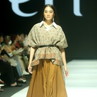 Fashion show koleksi terbaru Eridani bertema Sri Daya di JF3 Fashion Festival 2022, La Piazza, Kelapa Gading. Eridani menggunakan Tenun Songket Palembang untuk koleksi busananya ini. Foto: Mohammad Abduh/Wolipop.