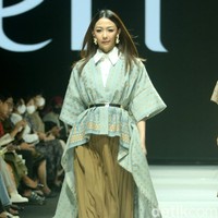Fashion show koleksi terbaru Eridani bertema Sri Daya di JF3 Fashion Festival 2022, La Piazza, Kelapa Gading. Eridani menggunakan Tenun Songket Palembang untuk koleksi busananya ini. Foto: Mohammad Abduh/Wolipop.