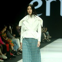 Fashion show koleksi terbaru Eridani bertema Sri Daya di JF3 Fashion Festival 2022, La Piazza, Kelapa Gading. Eridani menggunakan Tenun Songket Palembang untuk koleksi busananya ini. Foto: Mohammad Abduh/Wolipop.