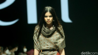 7 Koleksi Busana Songket Palembang Karya Eridani di JF3 Fashion Festival