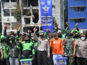 Peringati HUT Ke-67, Korlantas Bagi Ribuan Paket Sembako ke Masyarakat