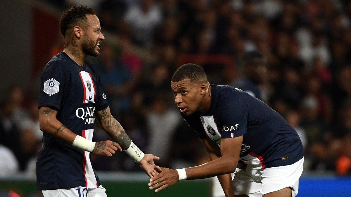Kylian Mbappe dan Neymar hubungannya tak selalu akur (AFP via Getty Images/VALENTINE CHAPUIS)
