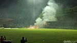 Potret Penonton Laga Persiraja vs PSMS Bakar Fasilitas Stadion
