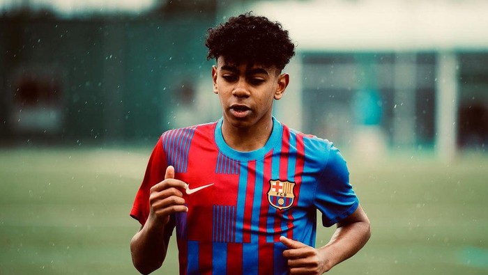 Lamine Yamal, Wonderkid Barcelona Berjuluk 'Mini Messi'