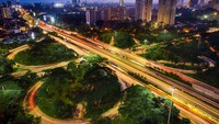 Nah, dari negara tercinta Indonesia ada Simpang Susun Semanggi yang terlihat sangat indah saat senja.