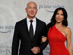 Sosok Pacar yang Mungkin Temani Jeff Bezos ke Bali