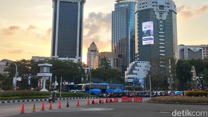 Massa Demo Tolak Kenaikan BBM Bubar, Lalin Arah Istana Lancar