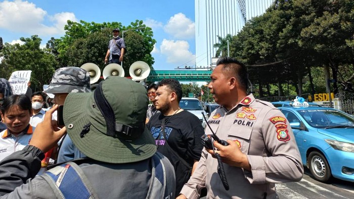 Massa demo tolak kenaikan BBM di kawasan Patung Kuda, Jakpus (Anggi-detikcom)