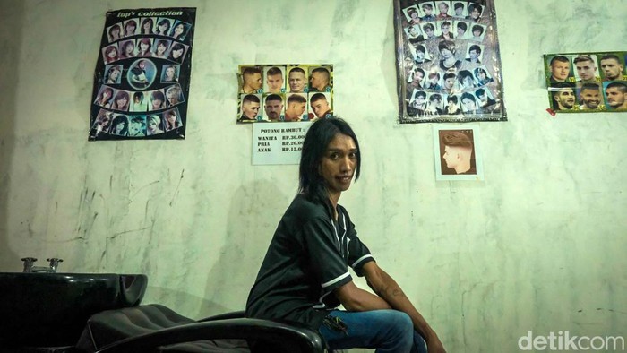 Warga tidak perlu khawatir jika ingin merawat rambut saat berkunjung ke Wini, NTT. Di sini tersedia salon yang siap melayani pelanggan.