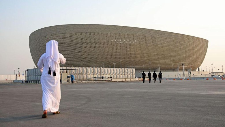 A general view shows the Lusail Stadium, the 80,000-capacity venue that is to host this years World Cup final, on the outskirts of Qatars capital Doha on August 11, 2022. - Al Rayyan and Al Arabi will dispute a Qatar Stars League game today at the Lusail stadium. (Photo by MUSTAFA ABUMUNES / AFP) (Photo by MUSTAFA ABUMUNES/AFP via Getty Images)