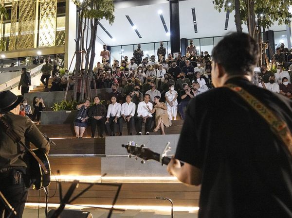 Momen Jokowi Nongkrong Bareng Presiden Filipina di Sarinah