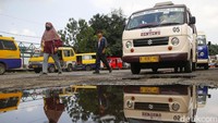 Wali Kota Tangerang Arief R Wismansyah menggratiskan biaya untuk moda transportasi angkot Si Benteng dan Bus Tayo.