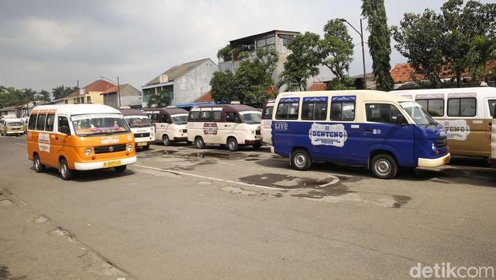 Pemerintah Kota (Pemkot) Tangerang mengeluarkan sejumlah kebijakan untuk menekan dampak kenaikan harga bahan bakar minyak (BBM). Di sisi transportasi, kebijakan yang dikeluarkan adalah dengan menggratiskan biaya untuk moda transportasi Bus Tayo dan juga angkutan Si Benteng.